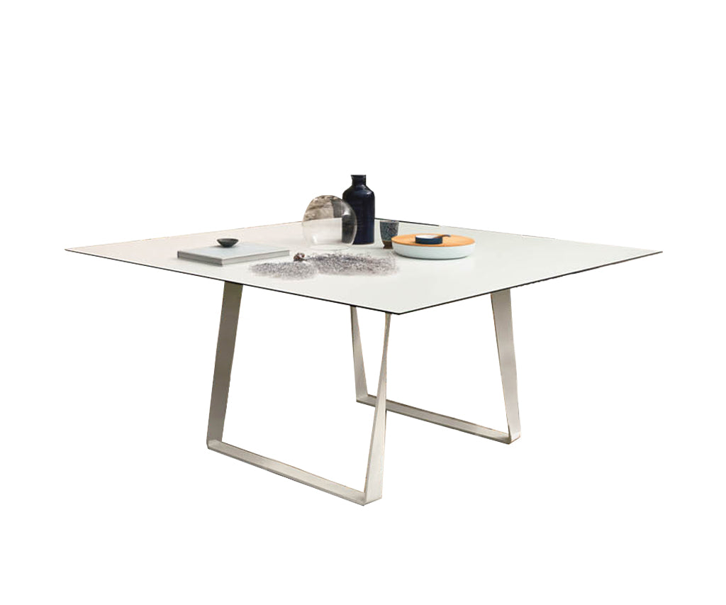 High end Hamptons Graphics ART. 9730 Dining Table by Roberti Rattan Casa Design