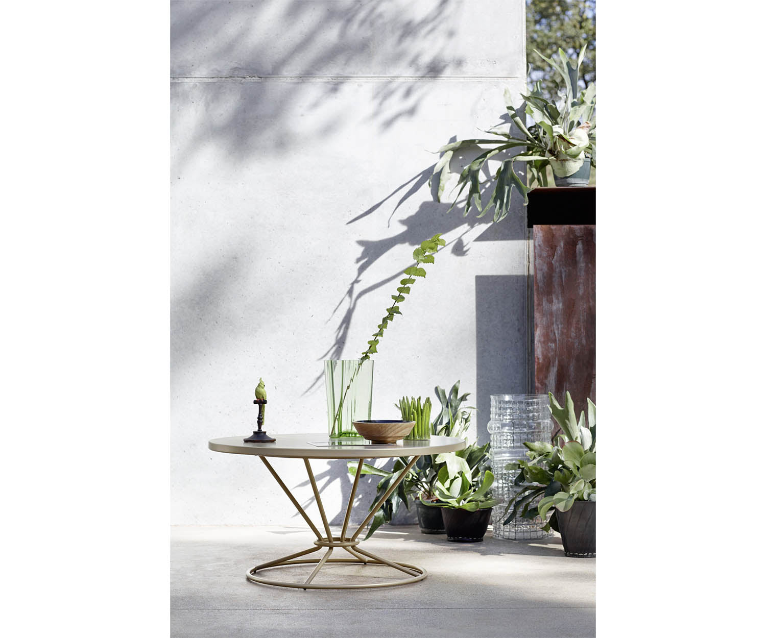 High end Gravity ART. 9885 Coffee Table by Roberti Rattan Casa Design