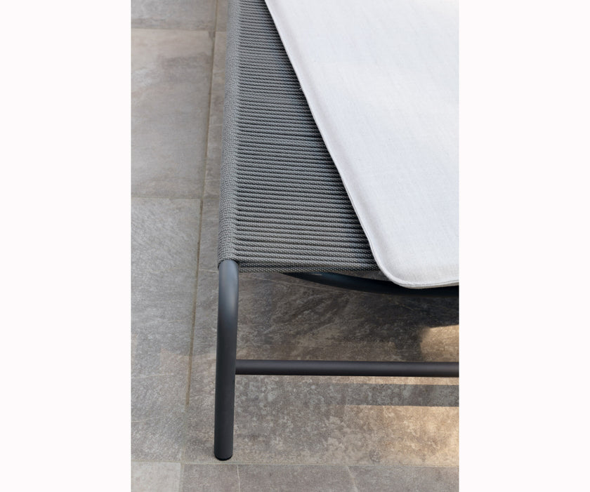 Air Chaise Lounge I Atmosphera