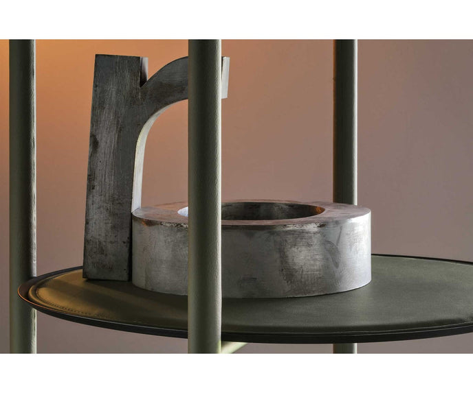 Frag Bak Valet Stand Leather Stand