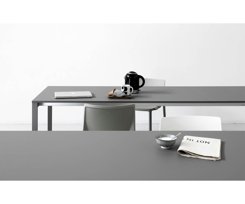 High end Be-Easy Dining Table by Kristalia Casa Design
