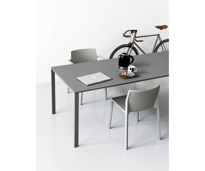 High end Be-Easy Dining Table by Kristalia Casa Design