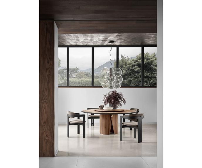 Manto Dining Table