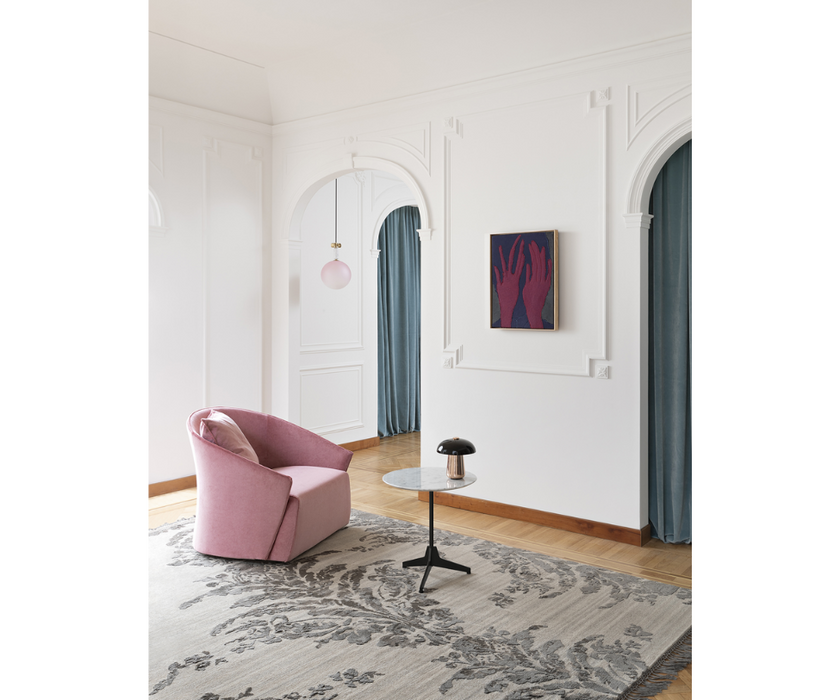 Bustier Lounge Chair Saba