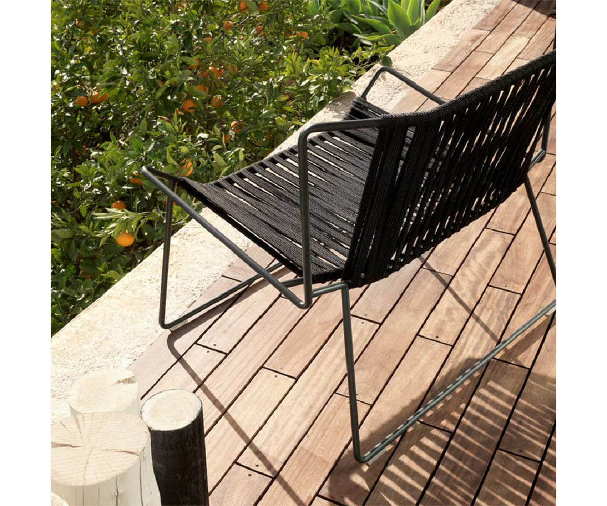 Outline Outdoor Lounge Chair
