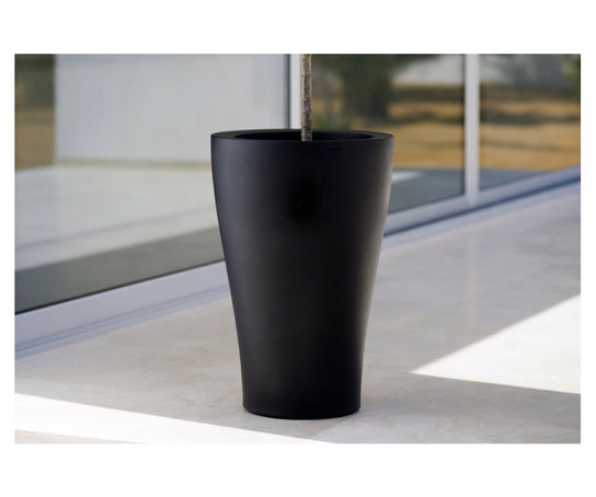 High end Curvada Planter by Vondom Casa Design