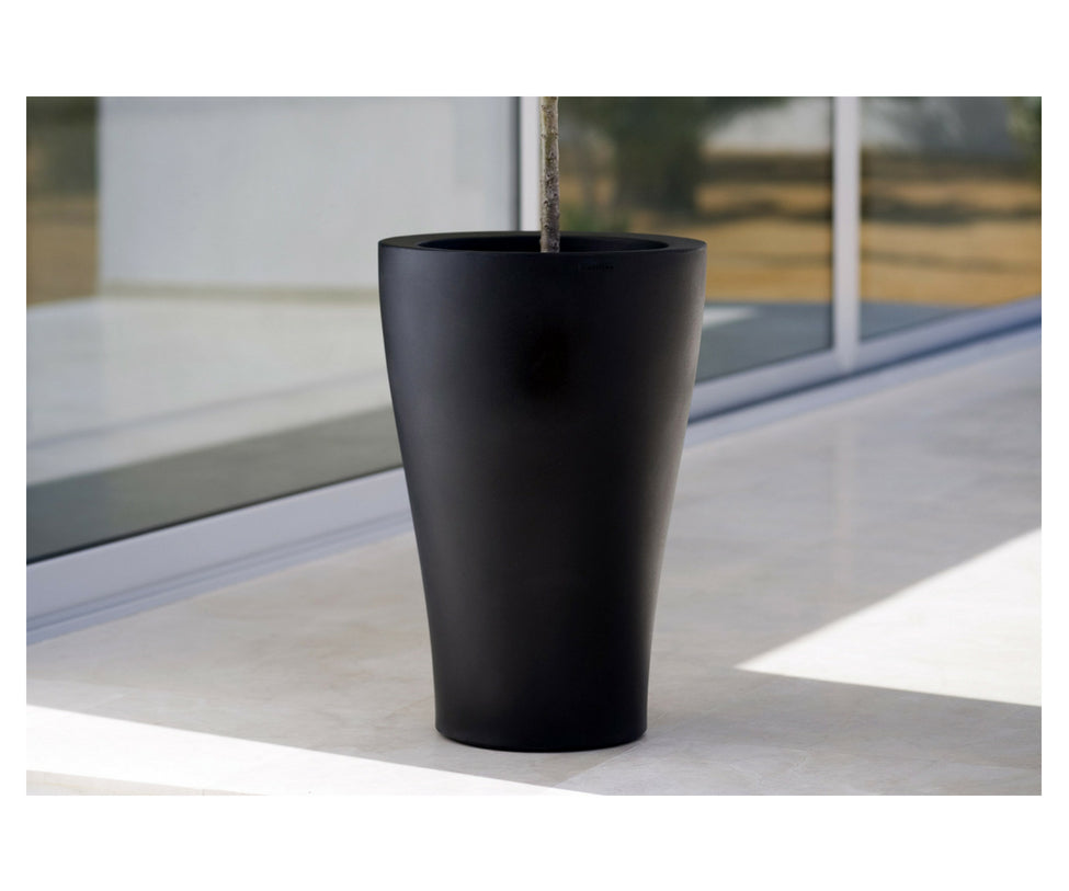 High end Curvada Planter by Vondom Casa Design