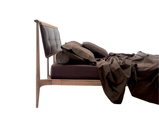 Demasiado Corazon Bed