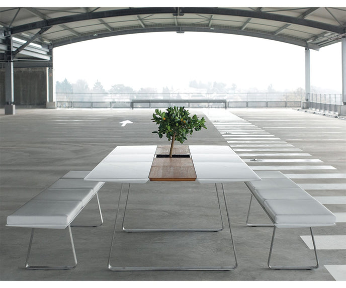 High end Extrados Table by Ego Paris Casa Design