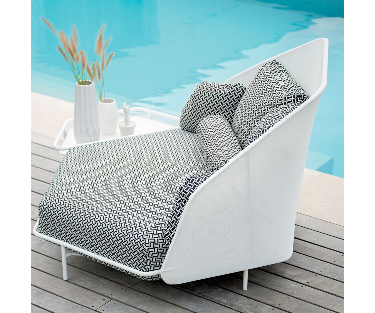 High end Hive Love Seat by Ego Paris Casa Design