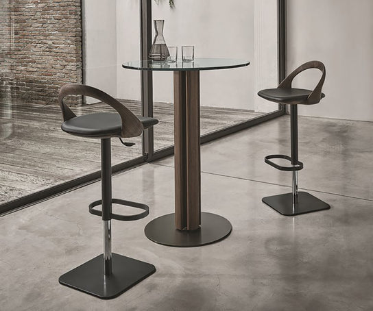 Ester Lift Bar Stool I Porada