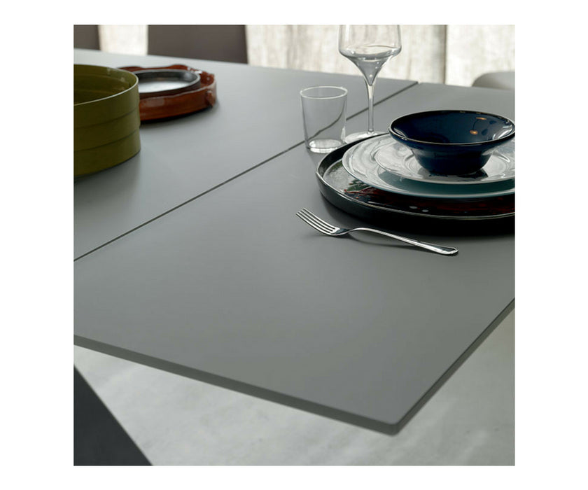High end Eliot Drive Extendable Dining Table by Cattelan Italia Casa Design