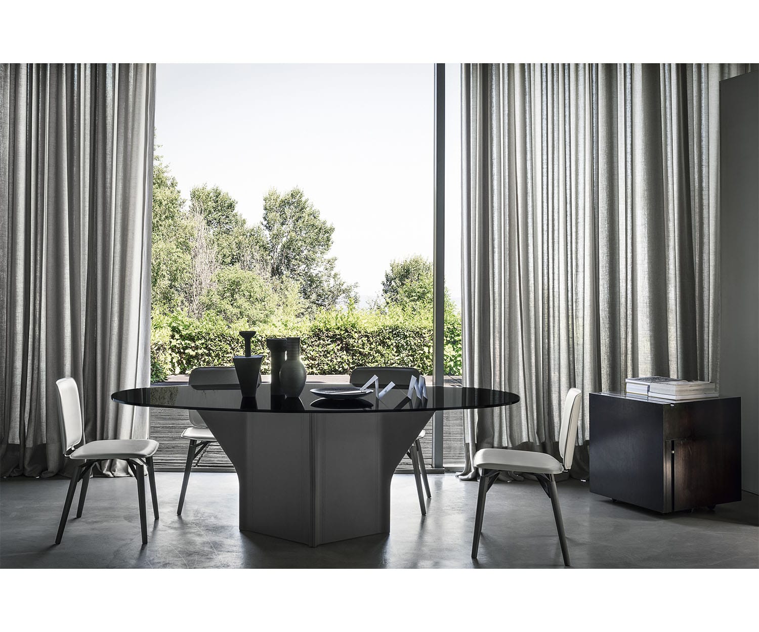High end Argor O Dining Table by Frag Casa Design