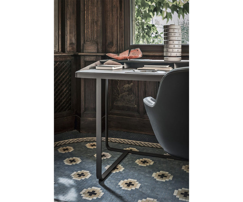 High end Twain Desk by Frag Casa Design