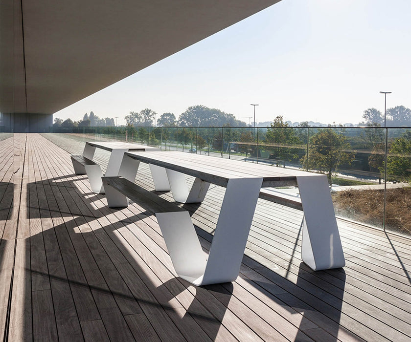 High end Hopper 360 Dining Table by Extremis Casa Design