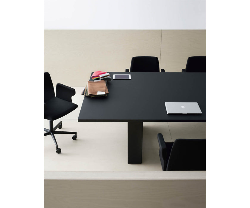 High end Holo Meeting Table by Kristalia Casa Design