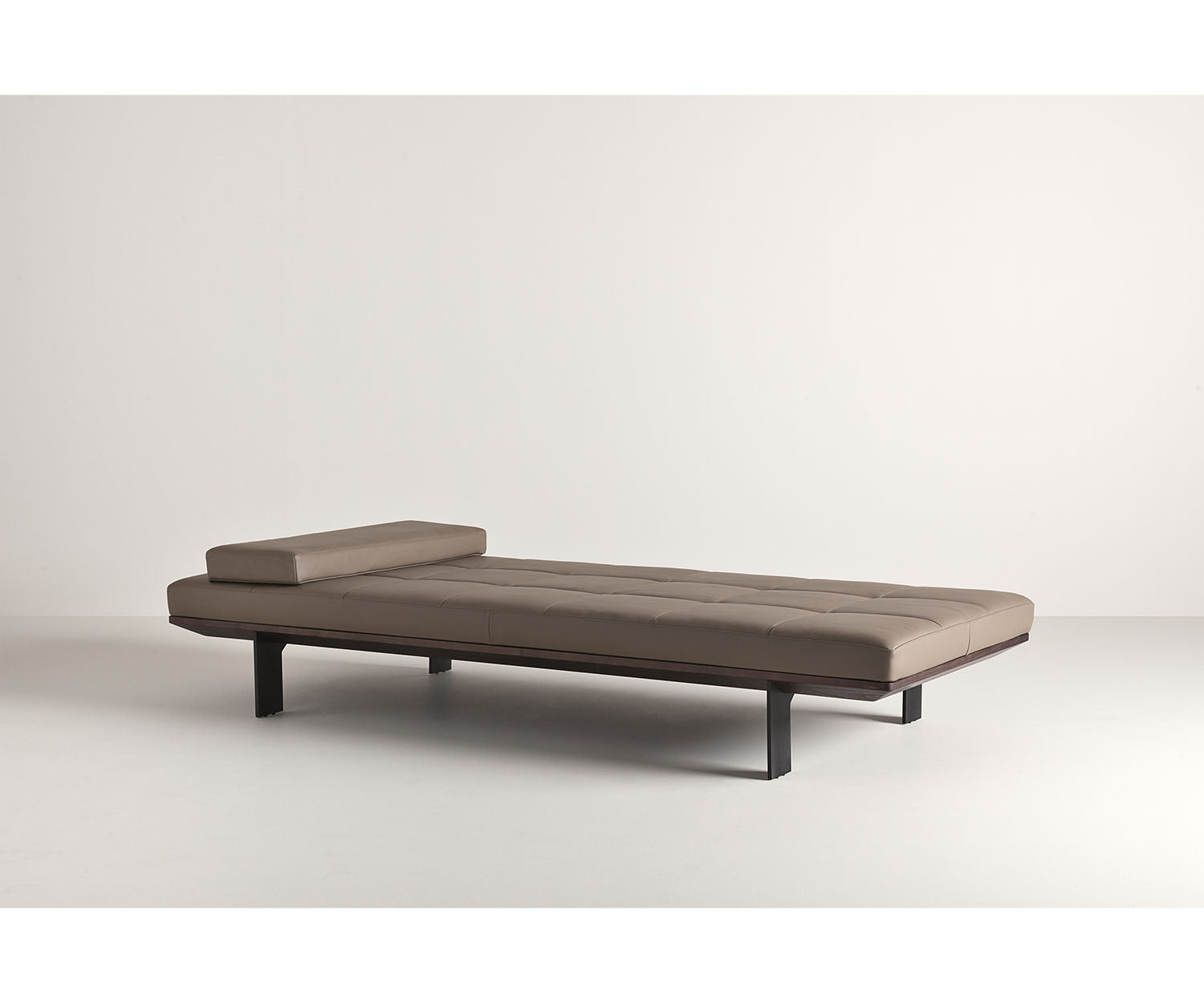 High end Hudson Daybed by Frag Casa Design