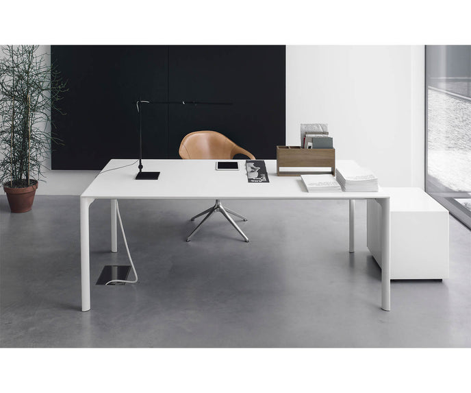 High end Maki Dining Table by Kristalia Casa Design