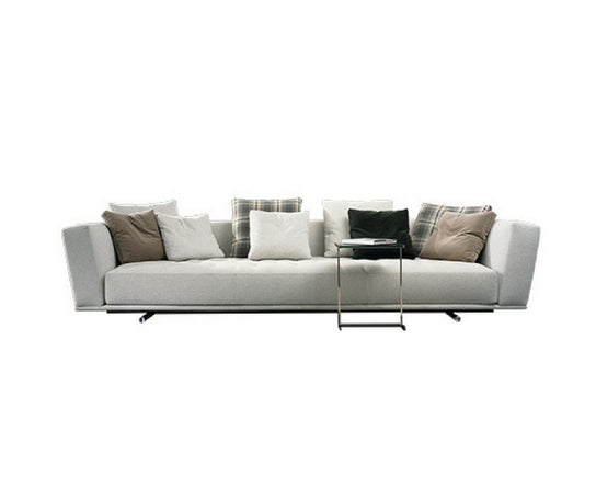 High end Mandalay Sectional Sofa by CasaDesús Casa Design