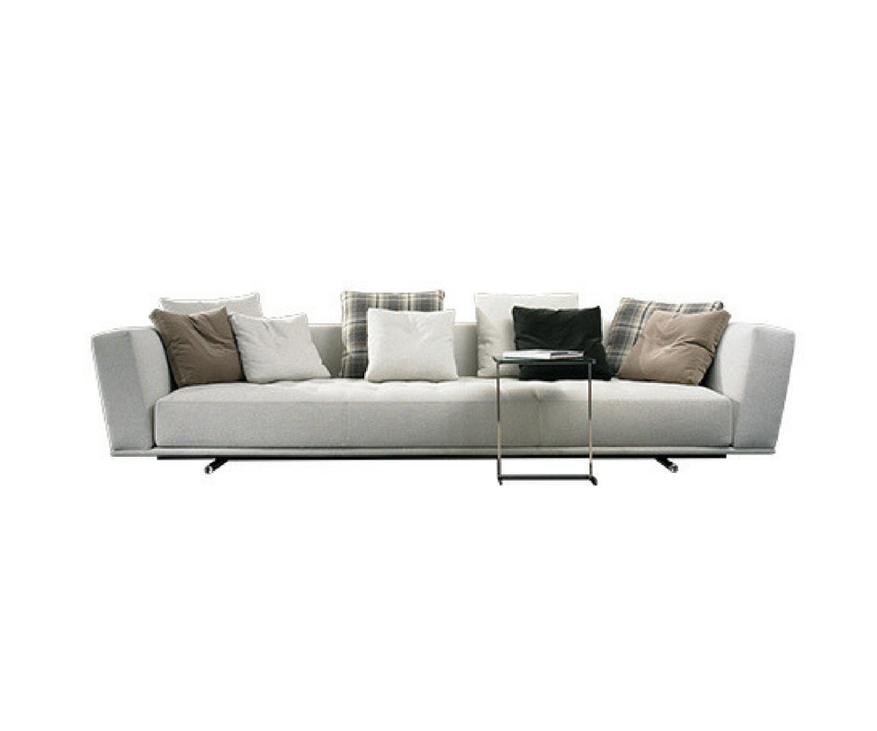 High end Mandalay Sectional Sofa by CasaDesús Casa Design