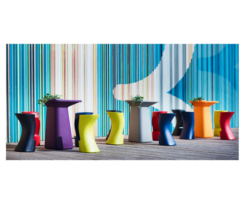 High end Moma Bar Table by Vondom Casa Design