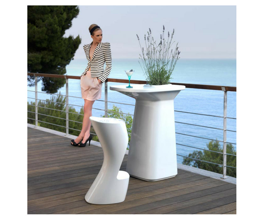 High end Moma Bar Table by Vondom Casa Design