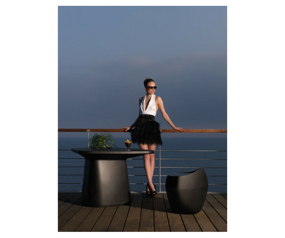 High end Moma Dining Table by Vondom Casa Design