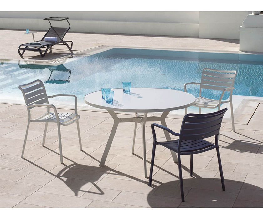 High end Ocean Round Dining Table by Ethimo Casa Design