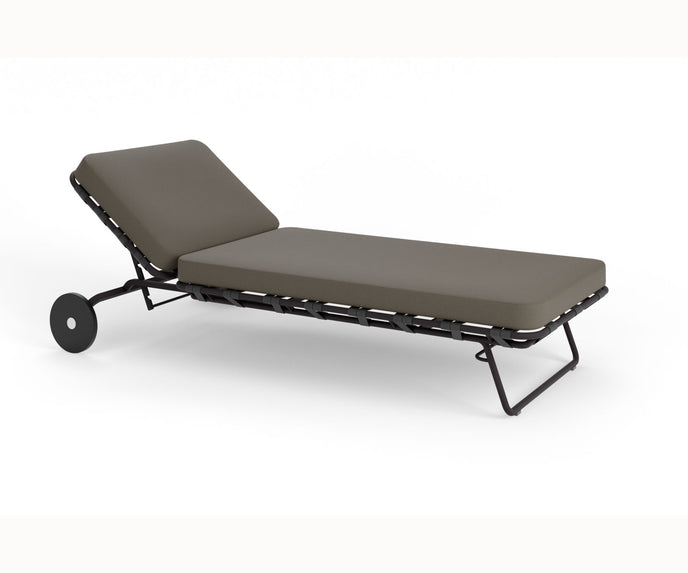 Twist Sunbed | Oiside