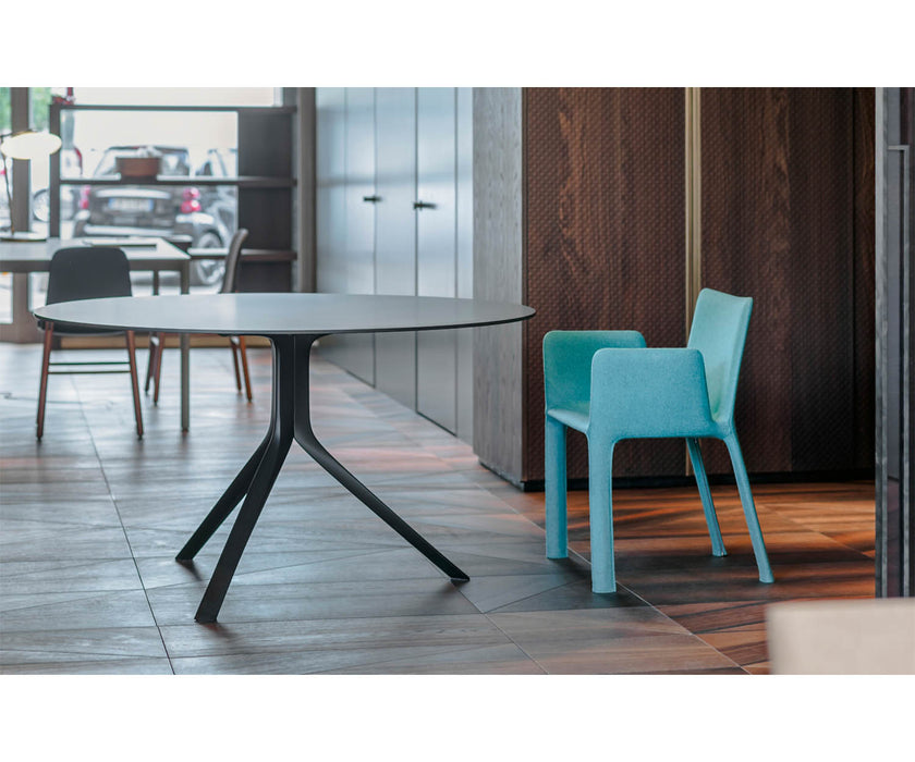 High end Oops I Did It Again Dining Table by Kristalia Casa Design