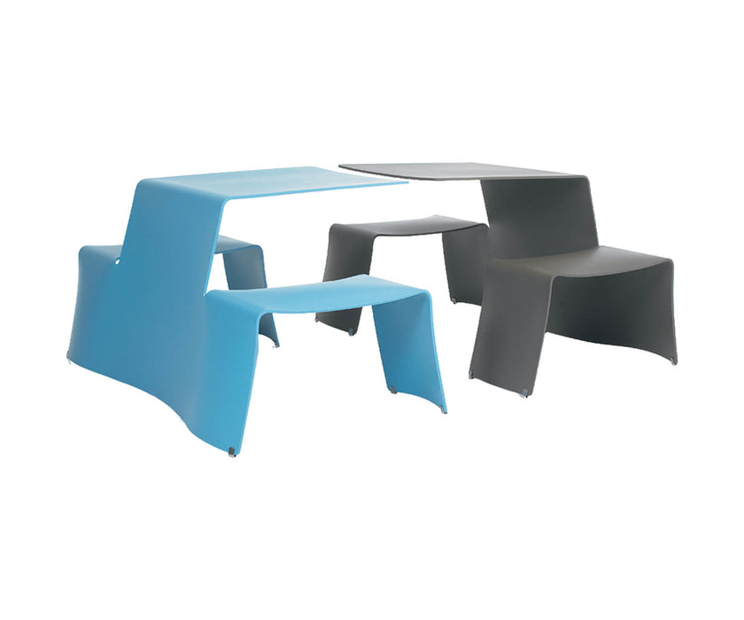 High end Picnik Table by Extremis Casa Design