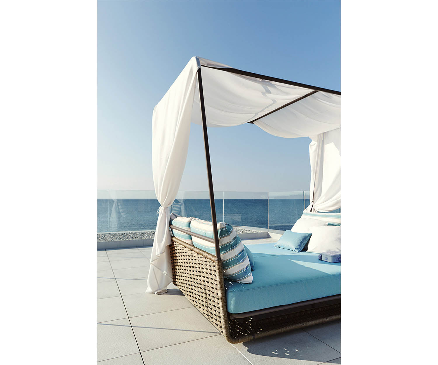 High end Portofino ART. 9767 Daybed by Roberti Rattan Casa Design