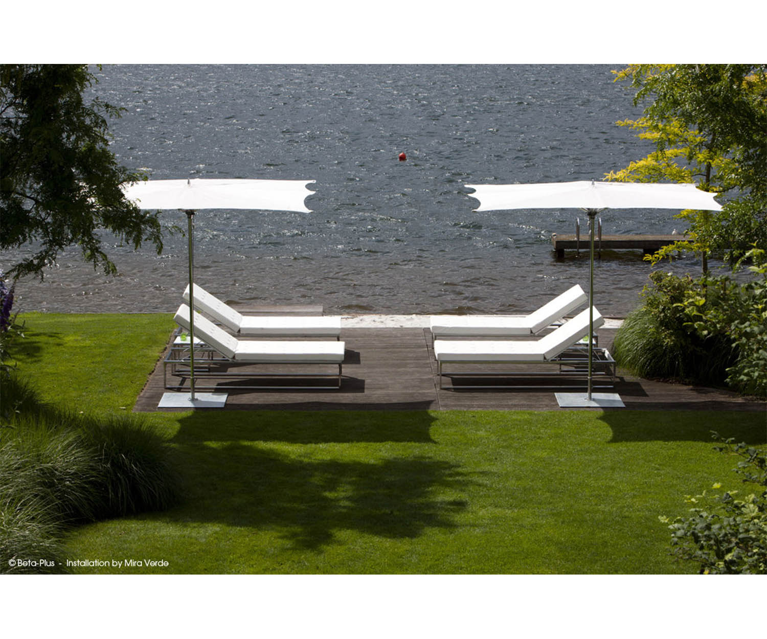 High end Siesta Lounge by Fueradentro Casa Design