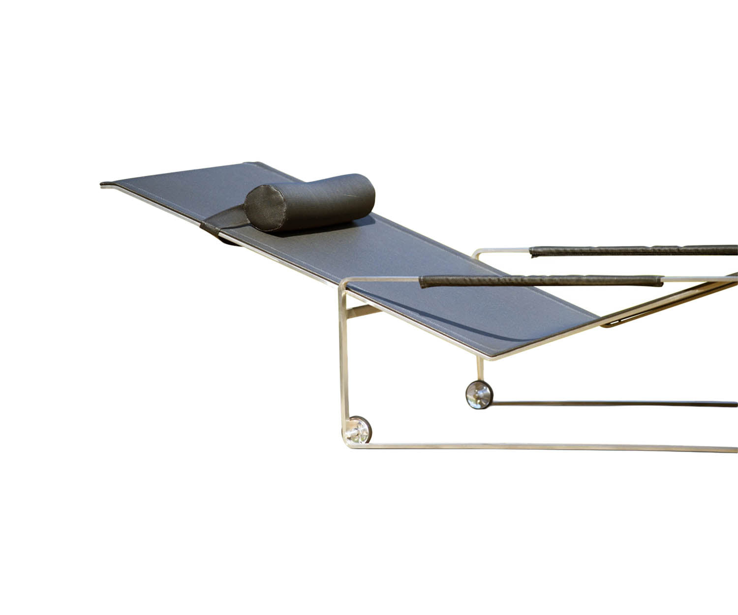 High end Cima Tumbona Chaise Lounge by Fueradentro Casa Design