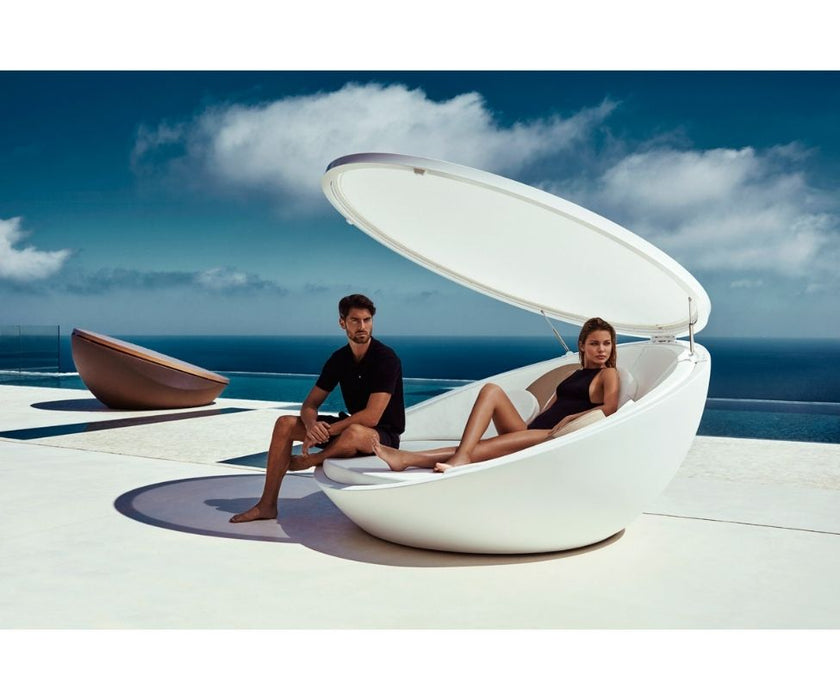 High end Ulm Daybed With Parasol by Vondom Casa Design