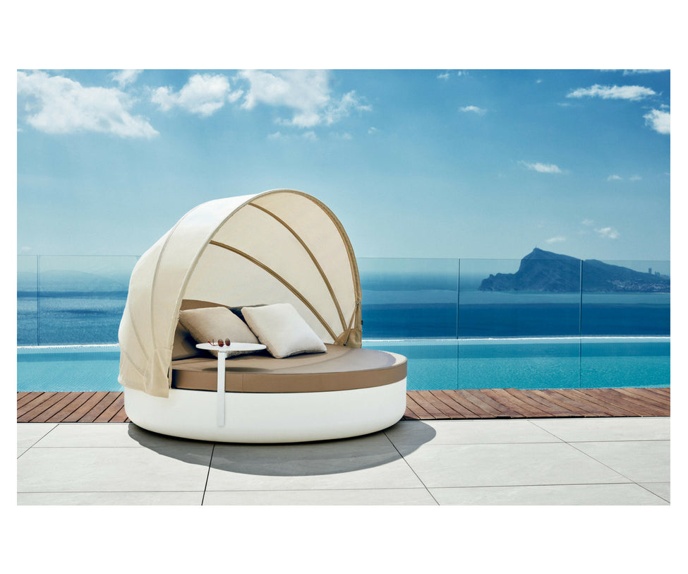 High end Ulm Daybed Reclining Backrest With Folding Sunroof by Vondom Casa Design