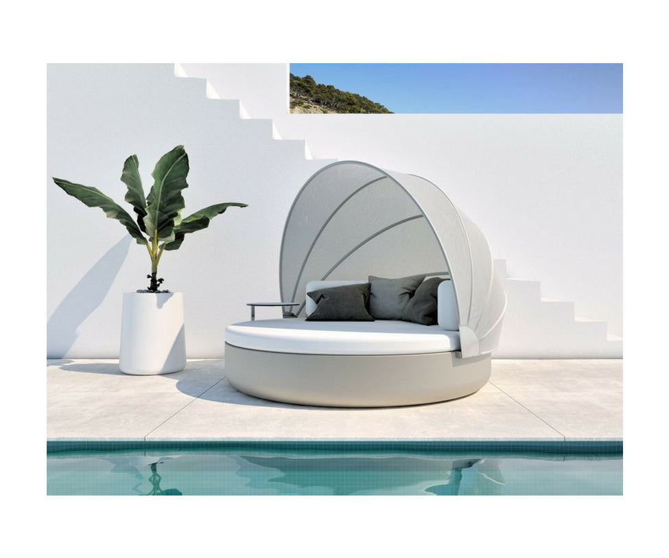 High end Ulm Daybed Fixed Backrest With Folding Sunroof by Vondom Casa Design