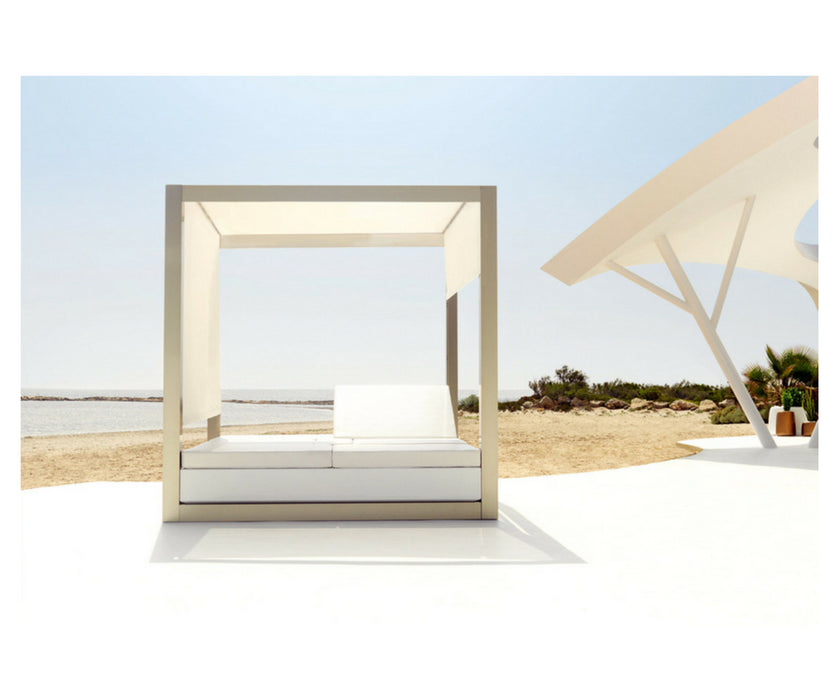 High end Vela Canopy by Vondom Casa Design