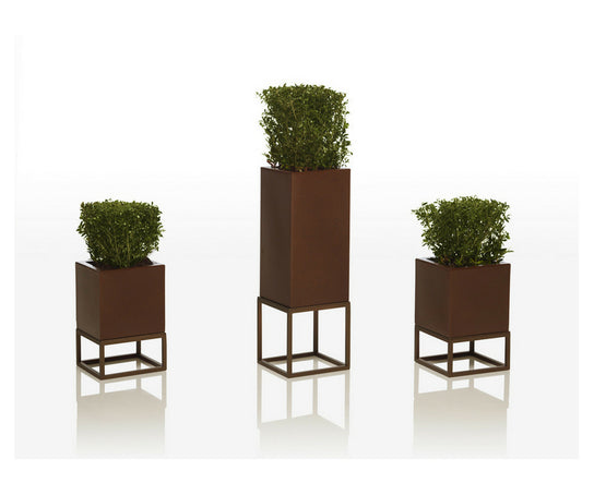 High end Vela Cube Planter by Vondom Casa Design