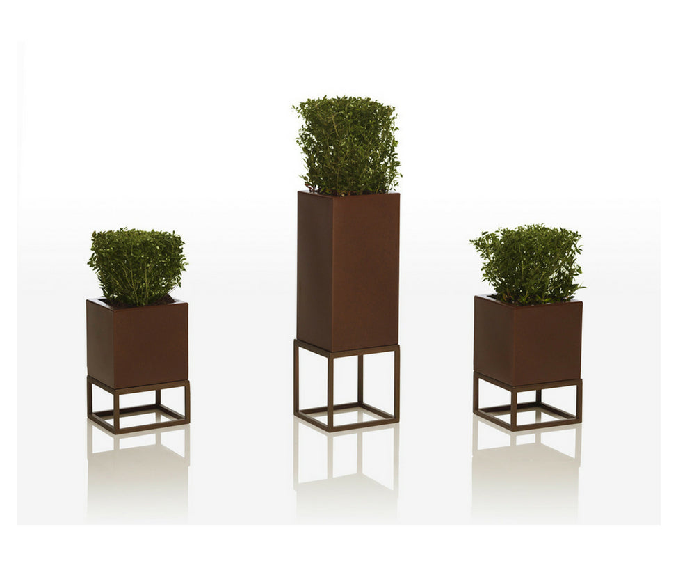 High end Vela Cube Planter by Vondom Casa Design