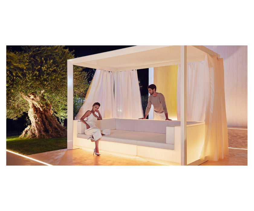 High end Vela Pavilion by Vondom Casa Design