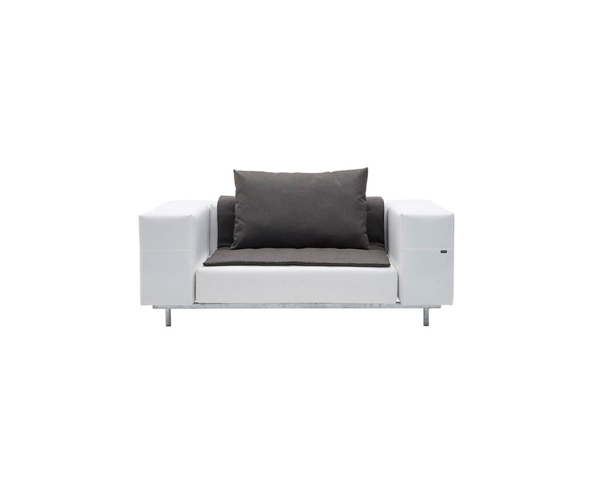 High end Walrus Club 110 Armchair by Extremis Casa Design