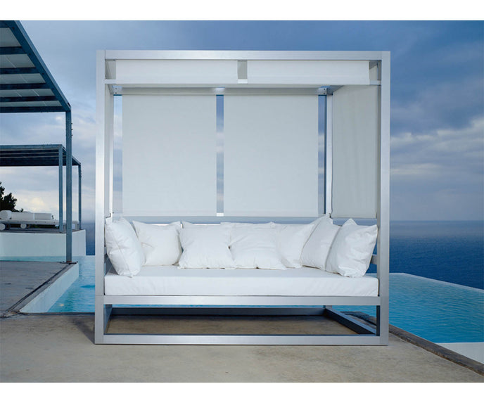 High end Tres Al Fresco Sofa by Gandia Blasco Casa Design