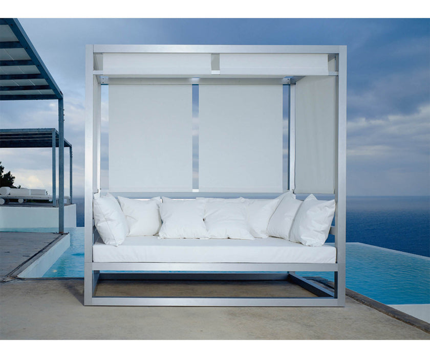 High end Tres Al Fresco Sofa by Gandia Blasco Casa Design