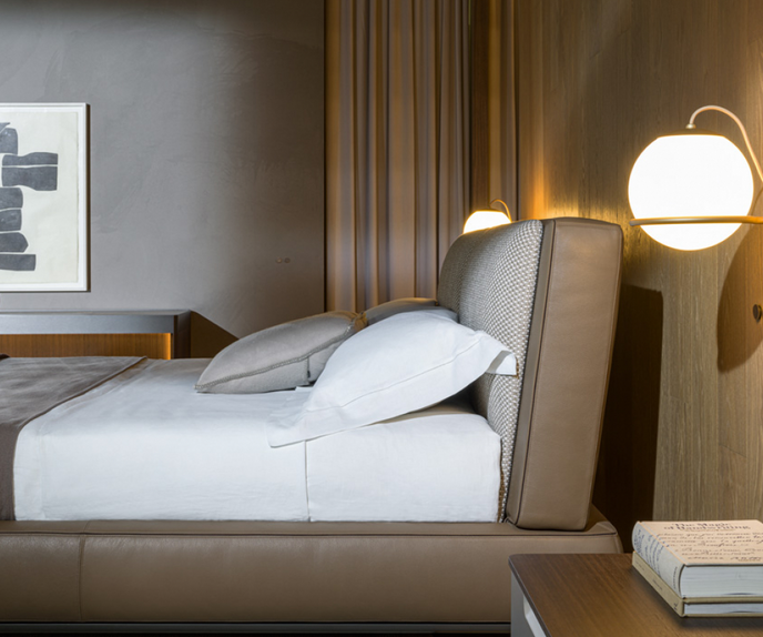 High End Aldgate Bed Frame by Molteni&C Casa Design Group
