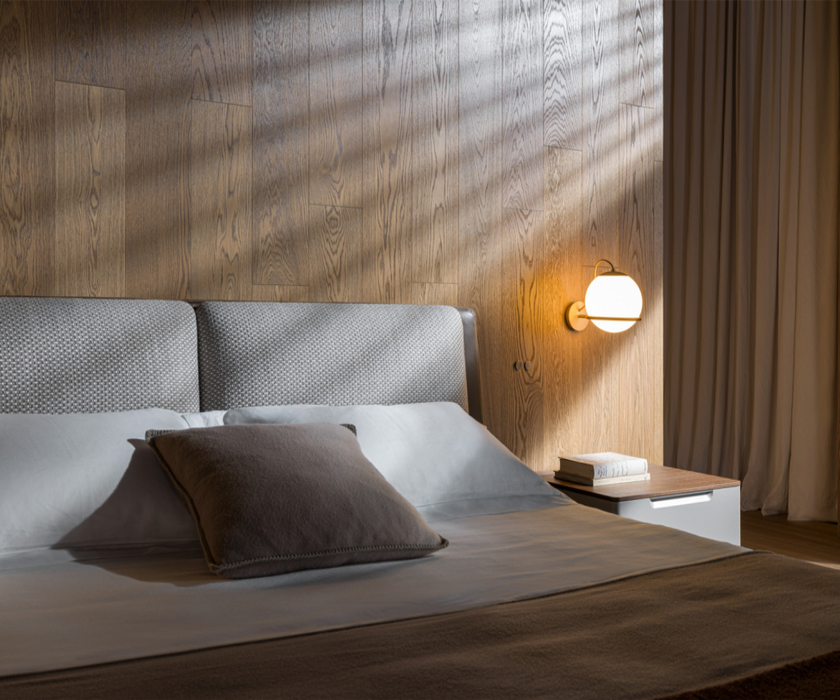High End Aldgate Bed Frame by Molteni&C Casa Design Group