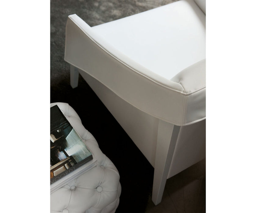 Ara Armchair Porada