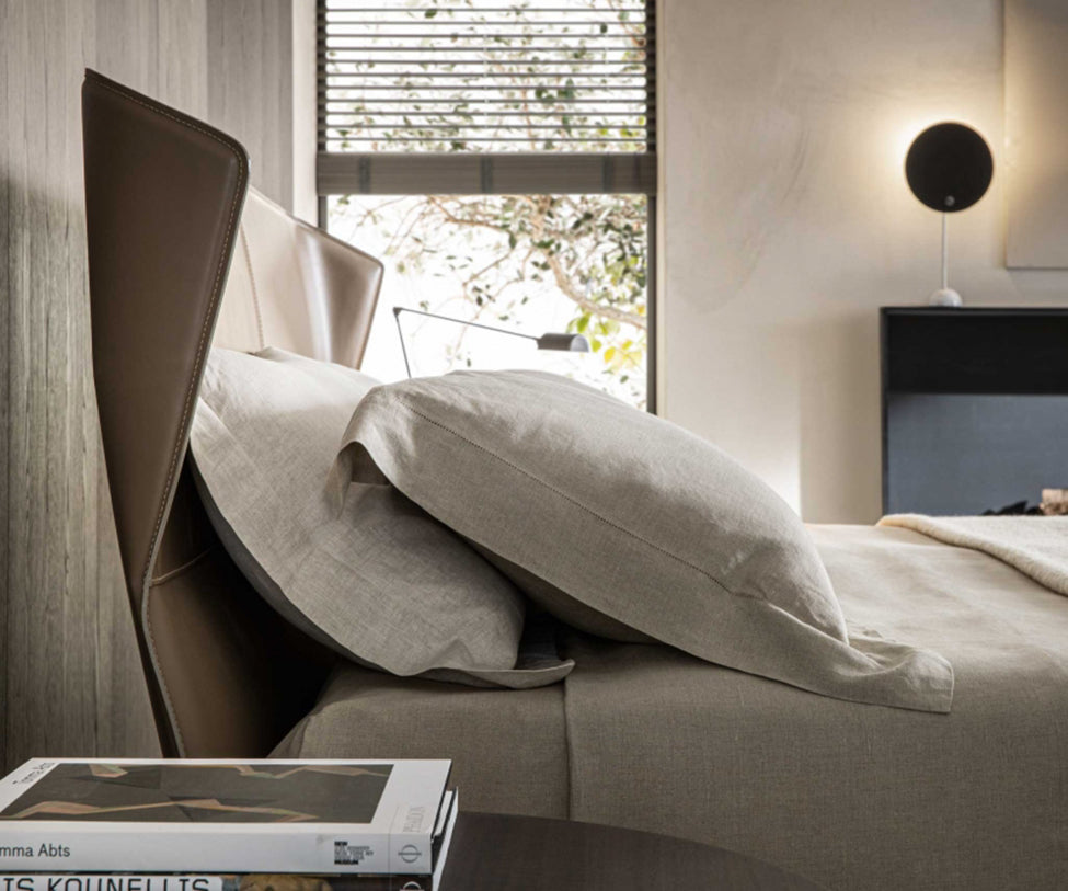 High End Azul Bed by Molteni&amp;C Casa Design Group