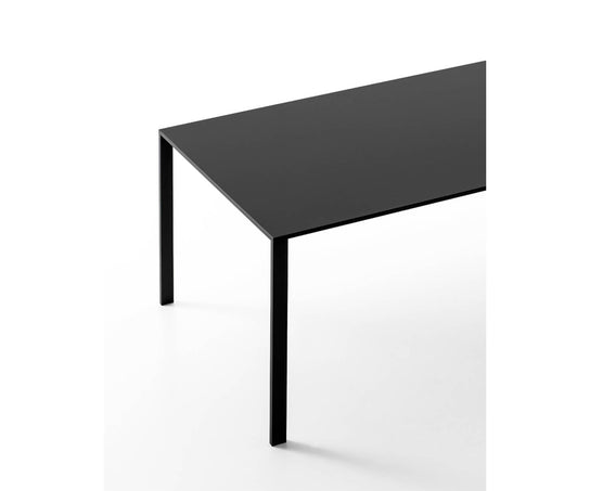 High end Be-Easy Dining Table by Kristalia Casa Design