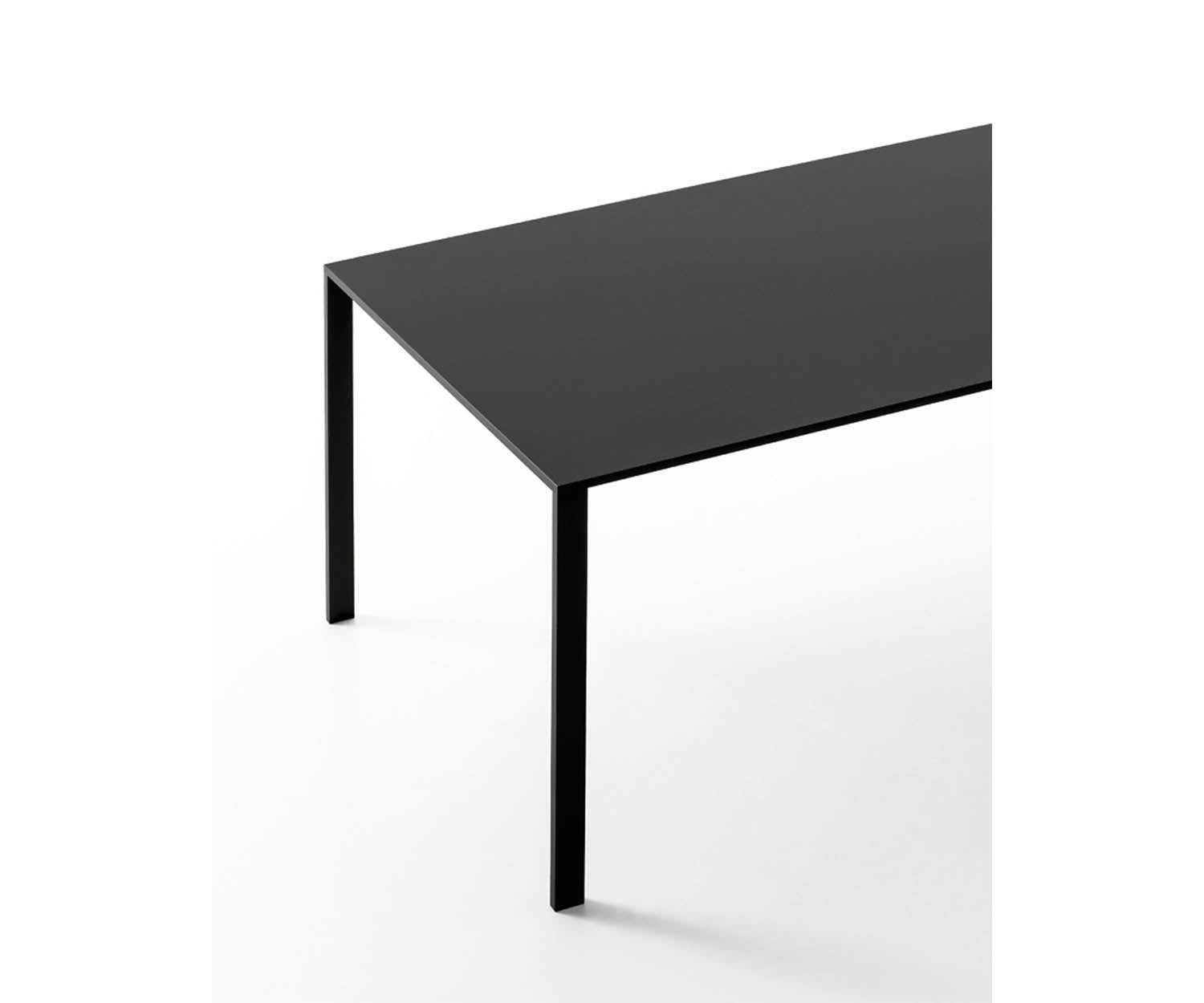 High end Be-Easy Dining Table by Kristalia Casa Design